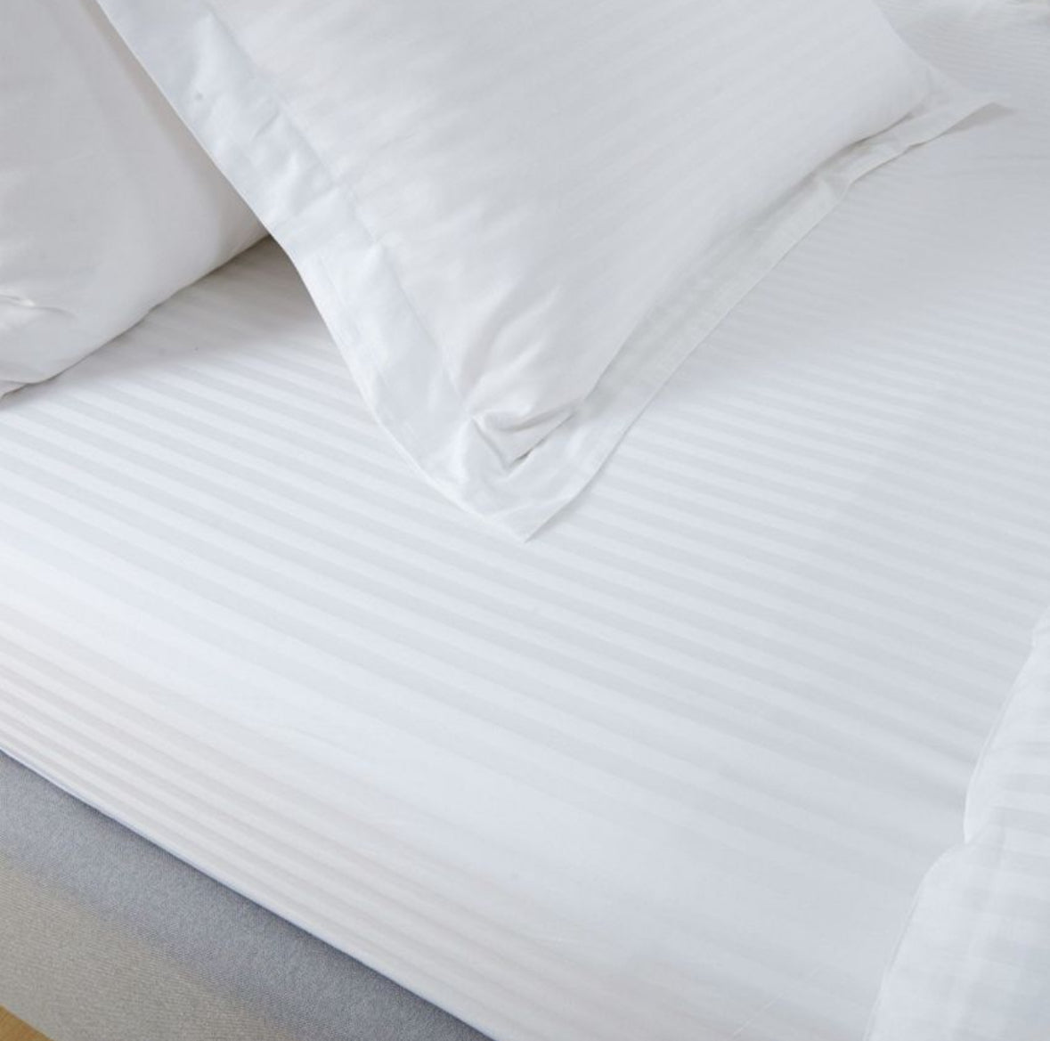 400TC Swiss Luxe Stripes – White Bedsheet Set