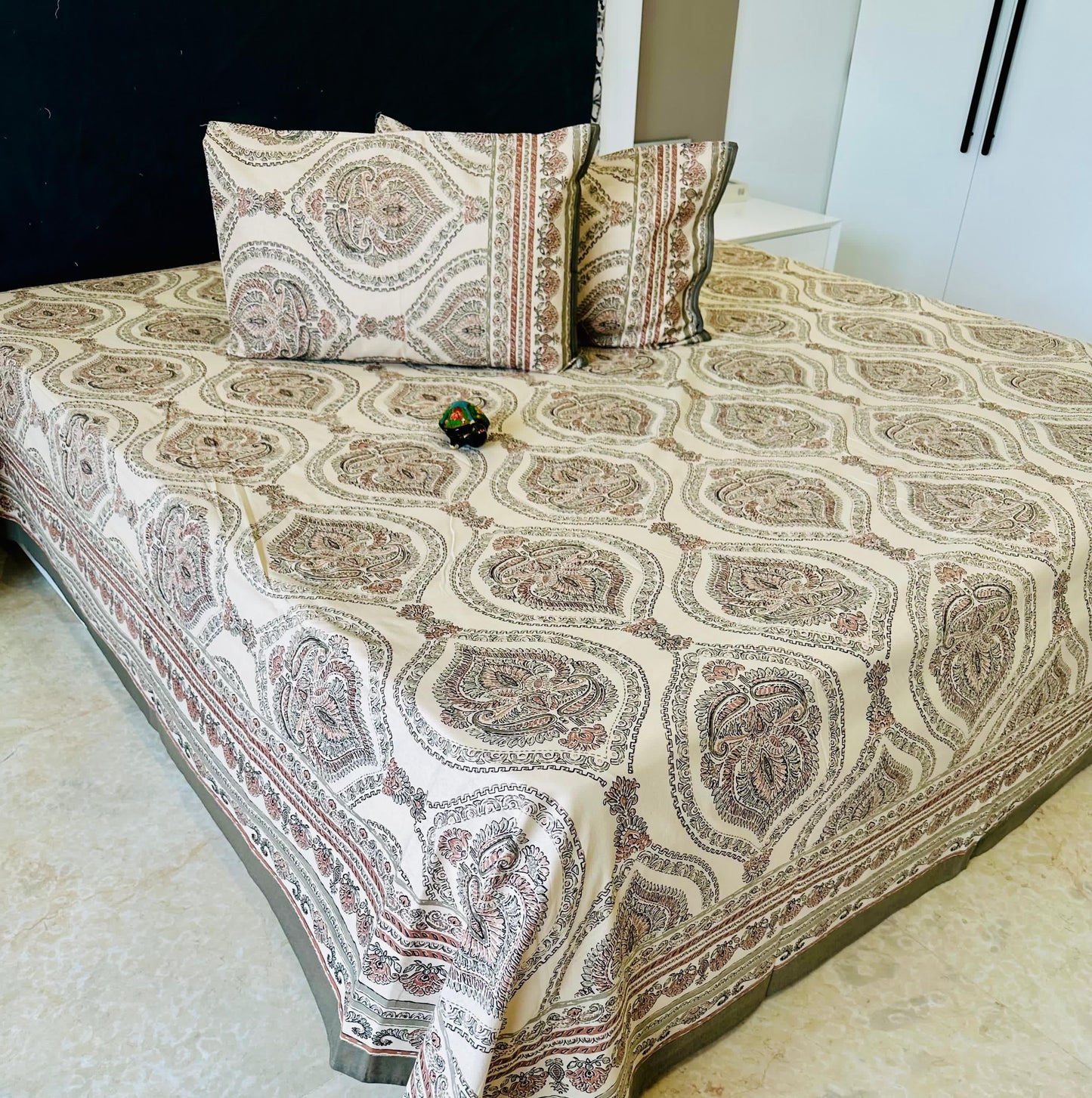 Sufiana Jaipuri Cotton Printed Bedspread Bedcover (Super King 110x110 inches)-The Label Home