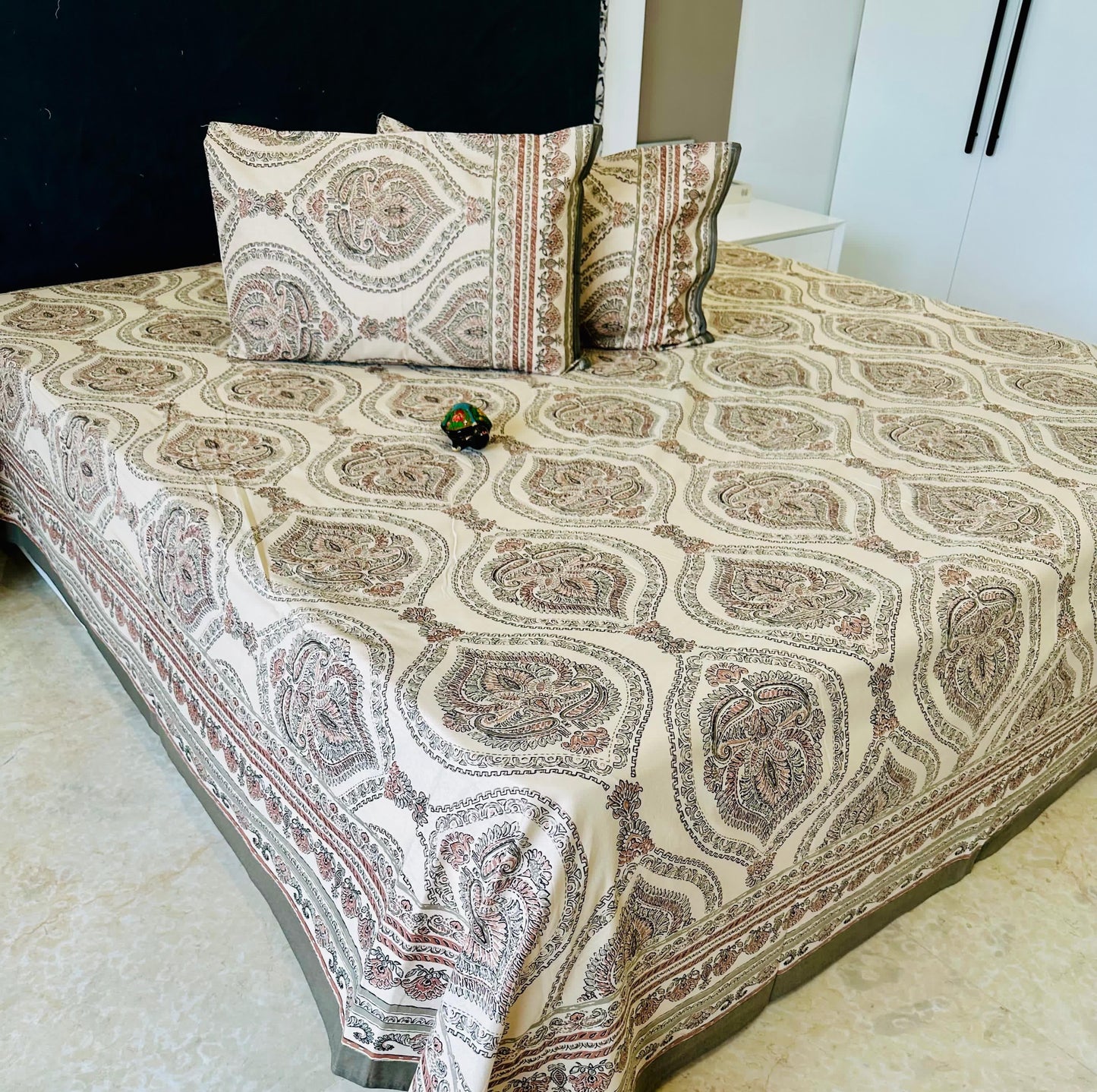 Sufiana Jaipuri Cotton Printed Bedspread Bedcover (Super King 110x110 inches)-The Label Home