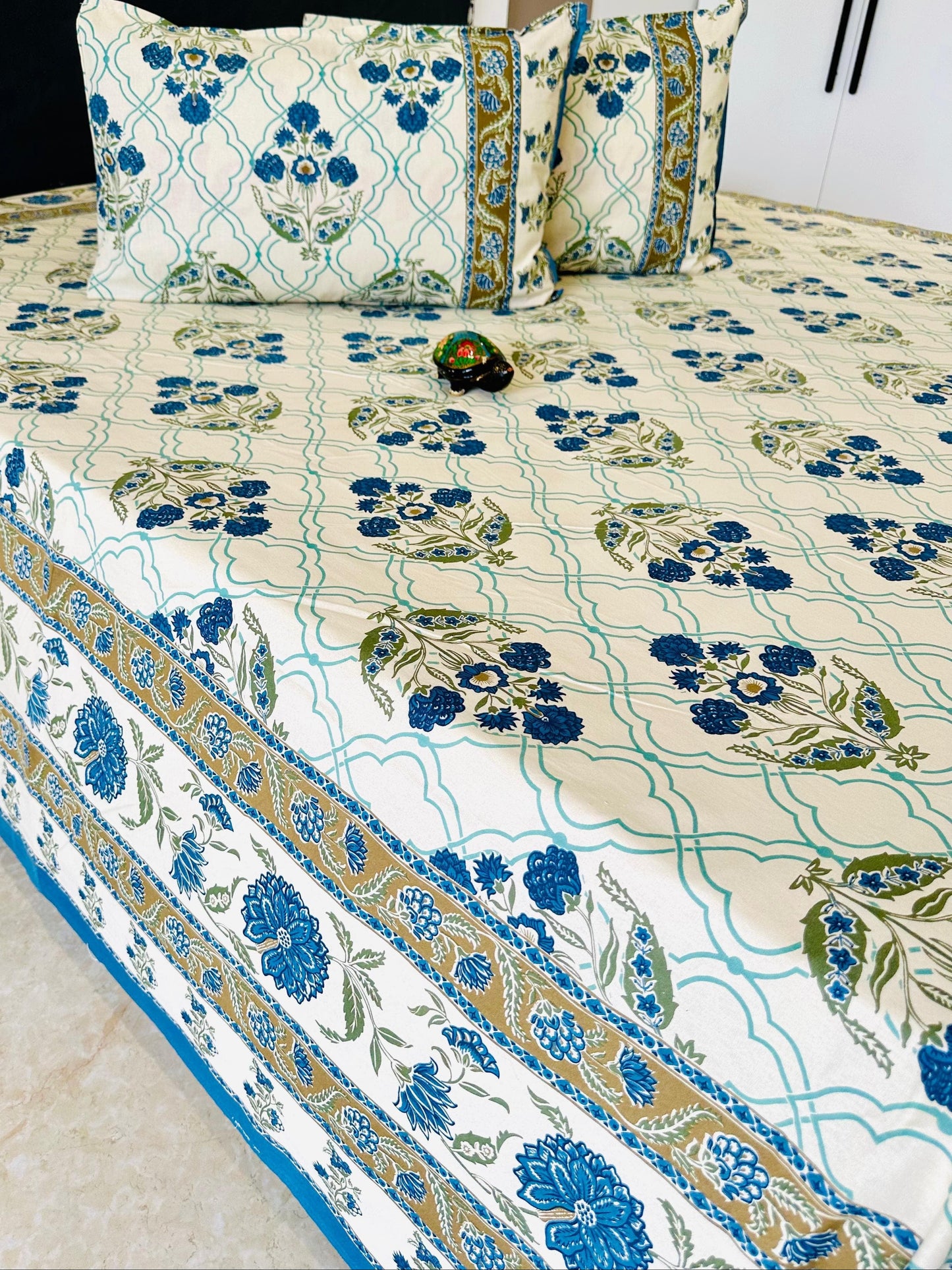 Goya Thin Printed Bedspread Bedcover (Super King 110x110 inches)