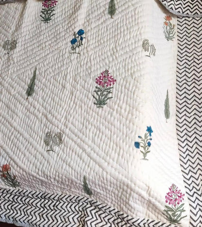 Chevron Bloom cotton muslin quilt – soft, lightweight