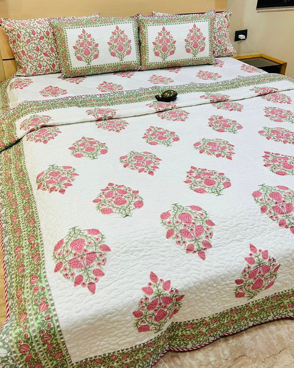 6 Piece Deluxe Bedding Set