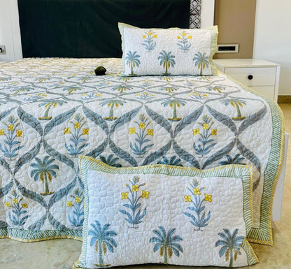 8 Designs - Festive Quilted Bedcover