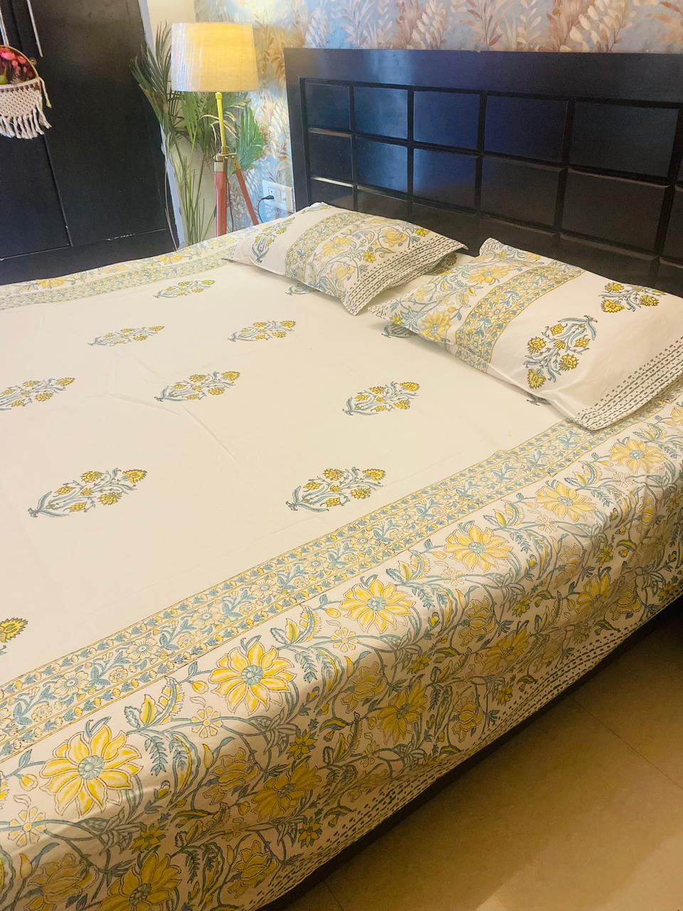 Floral Ratan Premium 400tc Handblocked Percale Bedsheet (King Size)